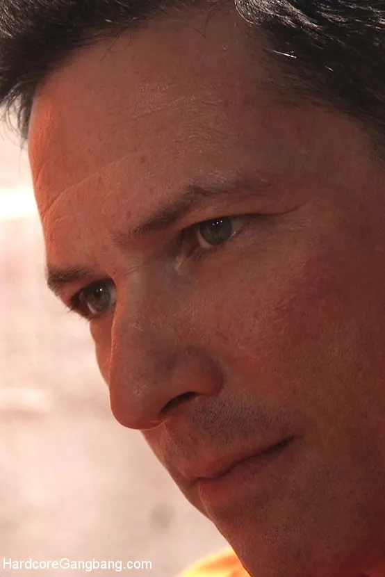 Kink 'Prison Heat: ¡Virgen del gangbang ruega ser brutalizada!' protagonizando Virginia Tunnels (foto 5)