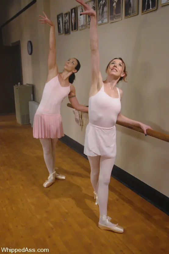 Kink 'Bailarina guarra' protagonizando Wenona (foto 18)