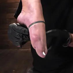 Whitney Wright en 'Kink' Whitney Wright: atada, atormentada y domada (Miniatura 14)