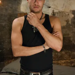 Lyla Storm en Actos desesperados de sumisión (foto 7) Lyla Storm en 'Kink' Actos desesperados de sumisión (Miniatura 7)