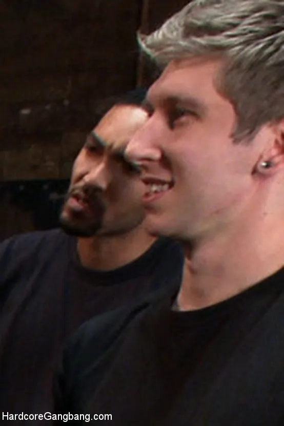 Kink 'Takes on the Takedown Challenge...' protagonizando Mia Gold (foto 9)