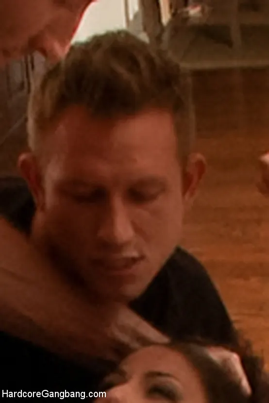 Kink 'Takes on the Takedown Challenge...' protagonizando Mia Gold (foto 12)