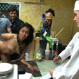 Yasmine de Leon en 'Kink' Desgracia de panadería (Miniatura 13)