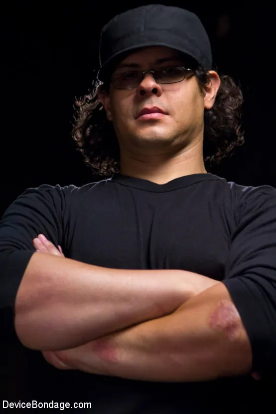 Kink 'Orlando vs Yasmine de Leon' starring Yasmine de Leon (Photo 1)