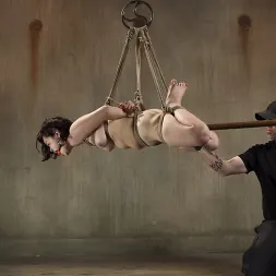 Yhivi に 'Kink' First Shoot Ever-19歳の学習ボンデージハードな方法 (サムネイル 12)