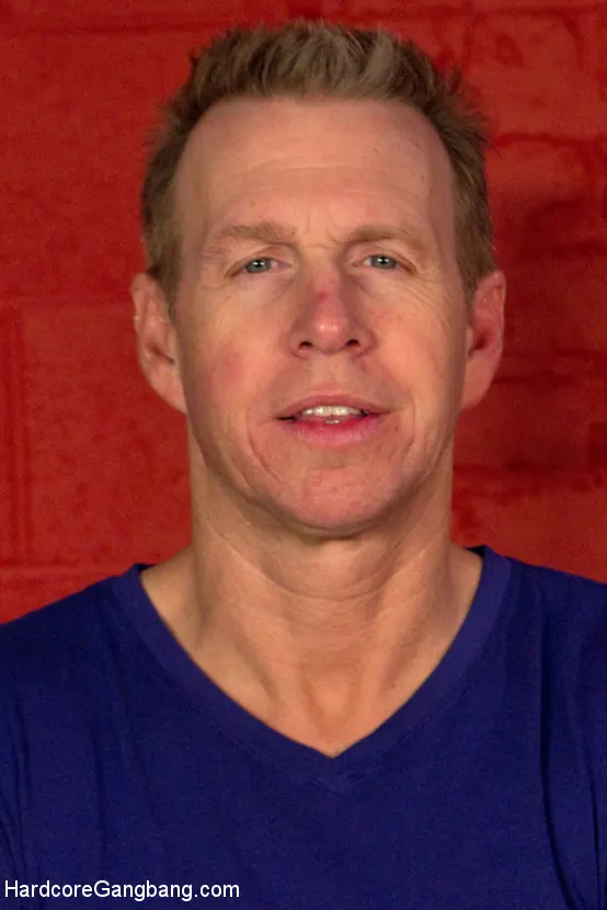 Kink 'RPGからDPへ：Nerdy Gamer Slut Girlは彼女の敵を弄ぶ' 主演 Yhivi (写真 20)