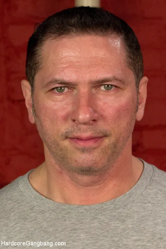 Kink 'RPGからDPへ：Nerdy Gamer Slut Girlは彼女の敵を弄ぶ' 主演 Yhivi (写真 22)