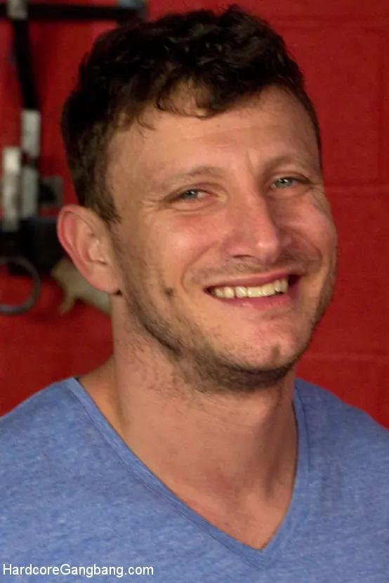 Kink 'RPGからDPへ：Nerdy Gamer Slut Girlは彼女の敵を弄ぶ' 主演 Yhivi (写真 23)