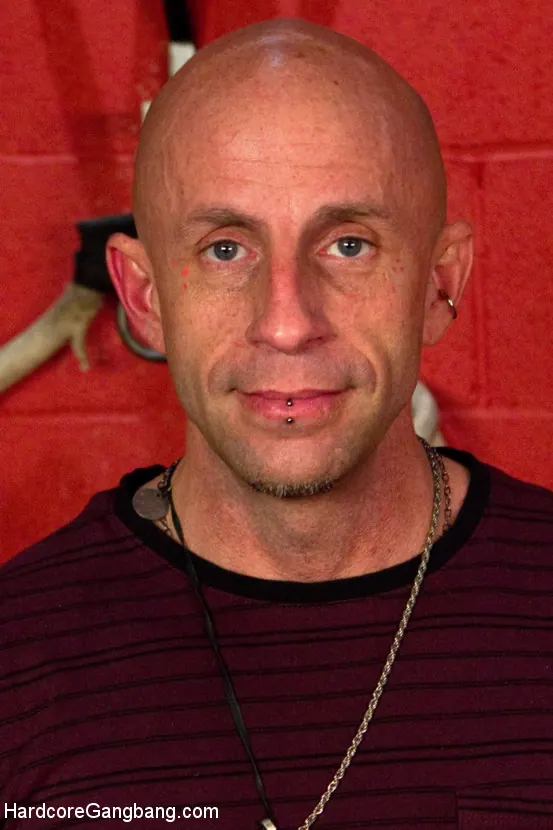 Kink 'RPGからDPへ：Nerdy Gamer Slut Girlは彼女の敵を弄ぶ' 主演 Yhivi (写真 24)