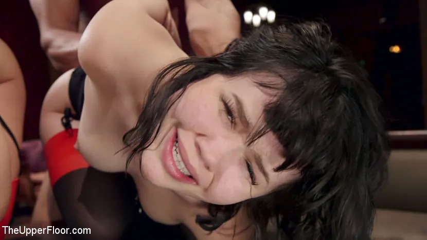 Kink 'The Applicant' starring Yhivi (Photo 11)