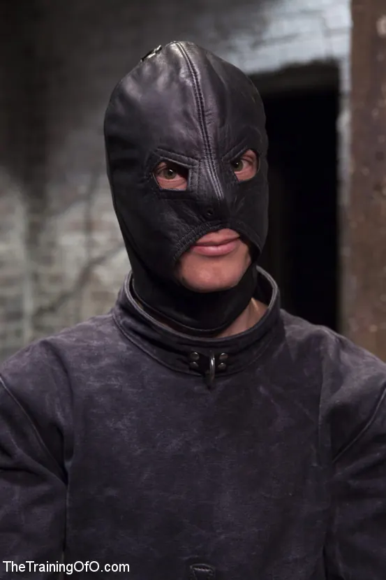 Kink 'Yhiviのトラブル' 主演 Yhivi (写真 12)