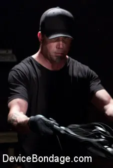 Kink '- Testing Her Limits' protagonizando Yhivi (foto 18)