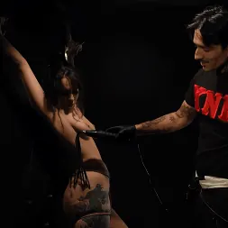Yinnie DeDom に 'Kink' 仮面のサイコファック:イニー・デドムと下品なビクセン (サムネイル 9)