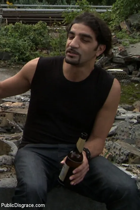 Kink 'Una chica europea súper sexy deshonrada en las calles' protagonizando Zenza Raggi (foto 9)