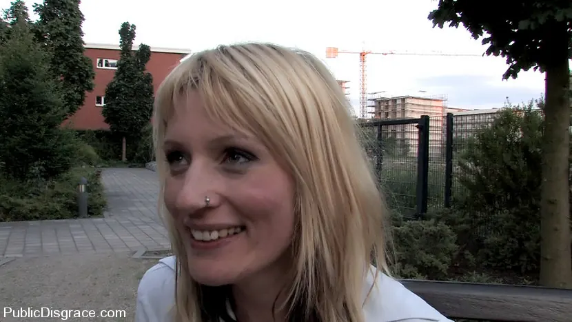 Zenza Raggi in 'The Zipper' from 'Kink' (Photo 8) Kink 'The Zipper' starring Zenza Raggi (Photo 8)