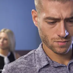 Zoey Monroe en Chantaje de lujuria (foto 1) Zoey Monroe en 'Kink' Chantaje de lujuria (Miniatura 1)